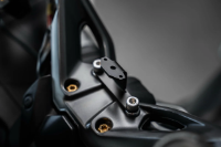 Yamaha TMAX560'a özel Chigee sabitleme braketi resmi