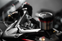 Yamaha TMAX560'a özel Chigee sabitleme braketi resmi