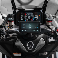 Yamaha TMAX560'a özel Chigee sabitleme braketi resmi